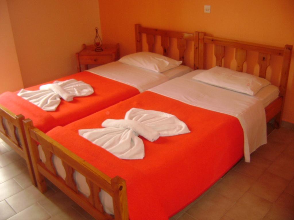 Adonis Beach Hotel Heraklion Exteriör bild