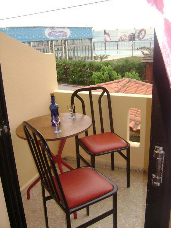 Adonis Beach Hotel Heraklion Exteriör bild