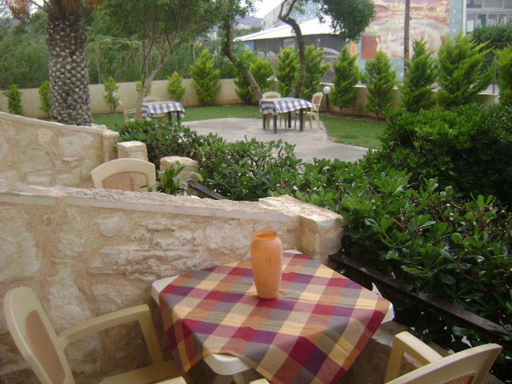 Adonis Beach Hotel Heraklion Exteriör bild