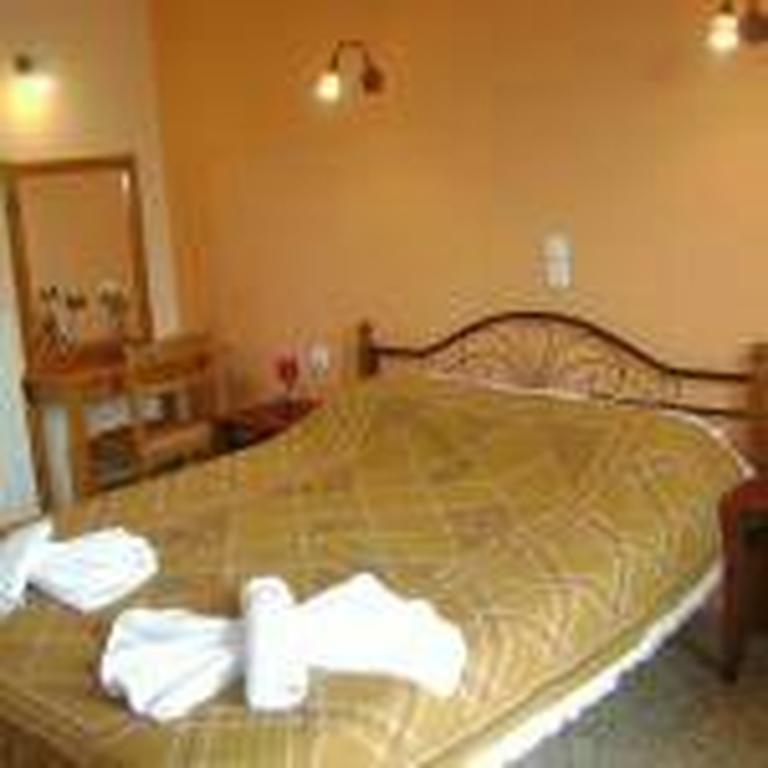 Adonis Beach Hotel Heraklion Exteriör bild
