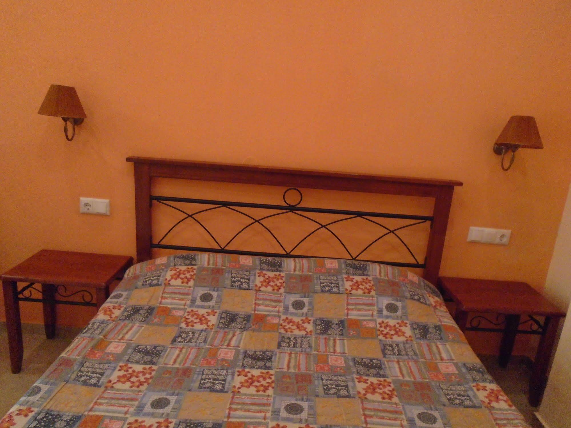 Adonis Beach Hotel Heraklion Exteriör bild